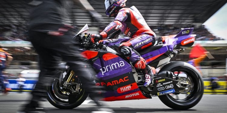 Jorge Martín sublinhou favoritismo e liderou o FP1 do MotoGP em Barcelona; Miguel Oliveira em 12.º