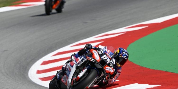 Miguel Oliveira caiu quando era sétimo na corrida Sprint em Barcelona