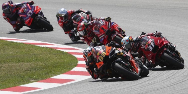 ‘Pedro Acosta está a mostrar-nos áreas onde precisamos de melhorar; é sempre bom ter colegas velozes’ – Brad Binder