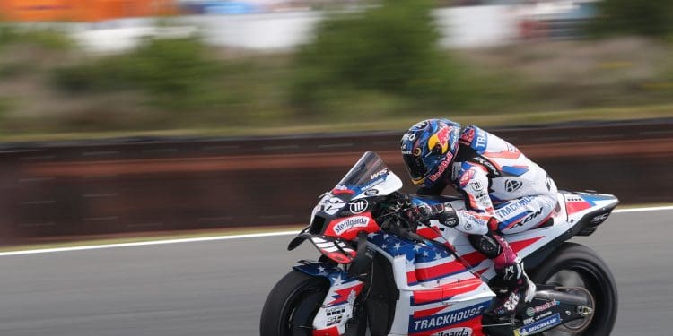 Miguel Oliveira salva um ponto em Assen com 15.º lugar após queda de Pedro Acosta na última volta