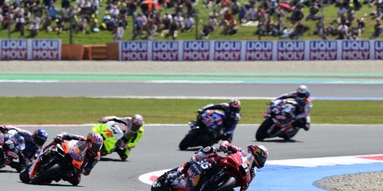 ‘Jack Miller tinha sido superado pelo Pedro Acosta e disse: «Tenho de fazer alguma coisa»’ – Hervé Poncharal