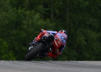 Marc Márquez fraturou dedo, mas é contusão nas costelas que o preocupa