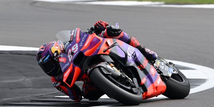 Jorge Martín fez o pleno de sexta-feira em Silverstone; Miguel Oliveira em 15.º