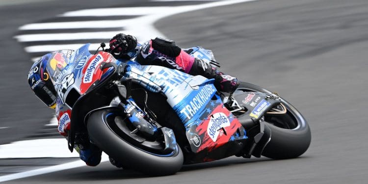 Miguel Oliveira teve sexta-feira difícil: 15.º no treino como pior Aprilia e relegado à Q1