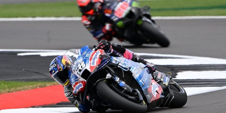 Acidente com Raúl Fernández tira Miguel Oliveira da corrida na primeira volta em Silverstone