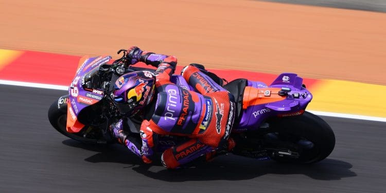 Jorge Martín mais veloz também com água no warm-up do GP de Aragão; Miguel Oliveira nono
