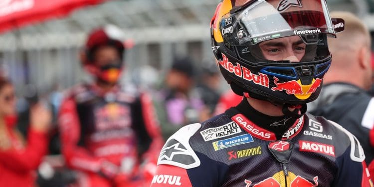 Pedro Acosta espera competir este domingo: ‘Sinto-me muito melhor do que quando caí’