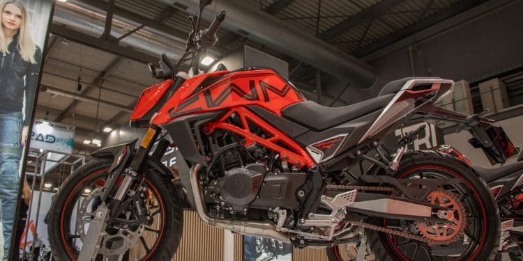 HOKU 400: Naked de média cilindrada que lhe vai garantir diversão com muito estilo