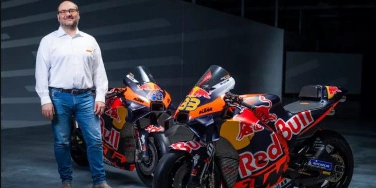 Pit Beirer recordou ‘semana agitada’ para a KTM, quando Fabiano Sterlacchini deixou o fabricante