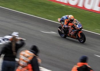 Esta é por minha conta! Glenn van Straalen é herói em casa e vence corrida 2 do Supersport