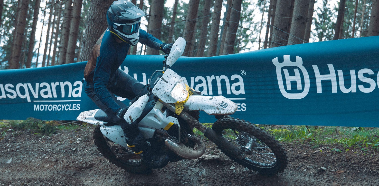 Husqvarna TE 125 2025: Suprema para o Enduro