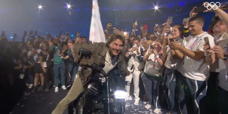 Descubra a moto que Tom Cruise conduziu na cerimónia de encerramento dos Jogos Olímpicos