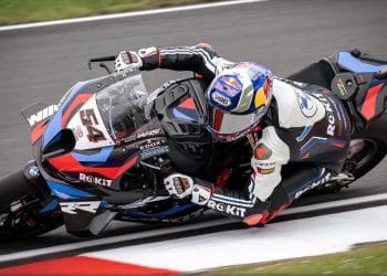 Suspeito do costume de volta ao ataque: Toprak Razgatlioglu começa FP1 com o melhor tempo