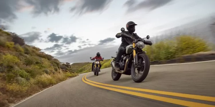 Triumph – marque um test ride com as novas Speed 400 e Scrambler 400 X