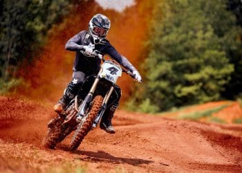 Vídeo: Os detalhes da muito especial Triumph TF 450-RC Edition