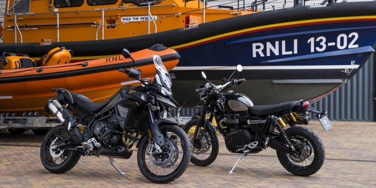 Triumph leiloa motos 007 x Triumph para apoiar instituição salva-vidas