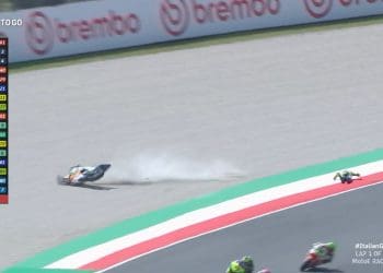 Forte queda no MotoE deixou Lukas Tulovic estendido em pista; piloto está consciente