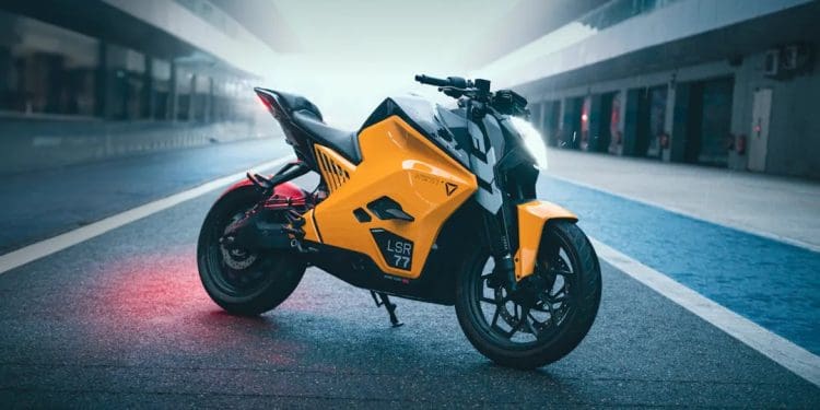 Vídeo: Ultraviolette F77, uma elétrica desportiva enfrenta a lama e dureza off-road