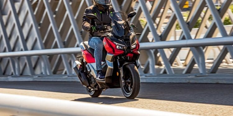 Nova Voge SR1 ADV 125 – mais interessante para uma utilização CrossOver