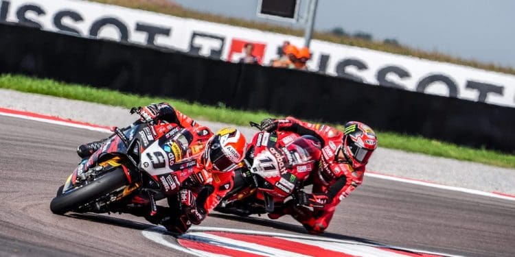 Disputa acessa pelo Mundial de WSBK: Liderança de Razgatlioglu sob ameaça antes da ronda em Aragão