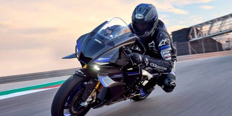 Yamaha revela detalhes da nova R1M para 2025