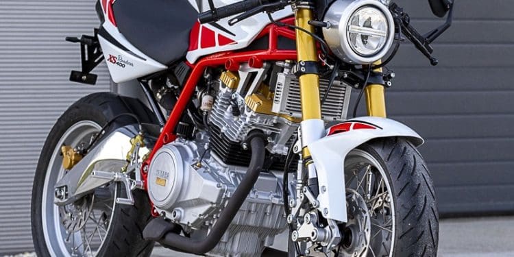 Yamaha XS400 “Roadster” – modelo único com uma mecânica inovadora