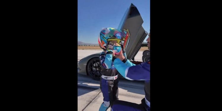 Vídeo: A mais de 300km/h, filho de Kenan Sofuoglu bateu recorde aos 5 anos de idade