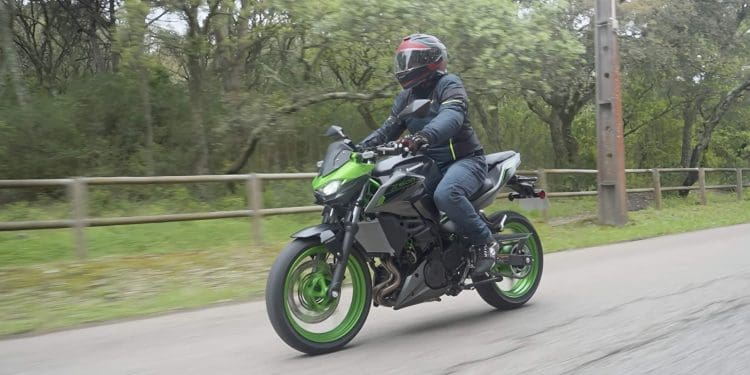 Ensaio – Kawasaki Z500 SE – mini streetfighter