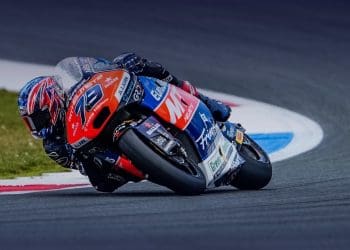 Ai Ogura não vacilou e venceu Moto2 em Assen, com erro crasso de Fermín Aldeguer que valeu penalidade quando liderava