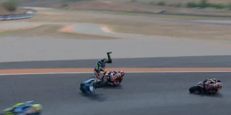 Vídeo: Fermín Aldeguer sofre queda aparatosa em Aragão e volta a não terminar um GP; Piloto teve de ir ao Centro Médico do circuito