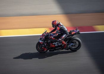 ‘Tive quatro, cinco, seis highsides, entrei na garagem porque não fazia sentido’ – Maverick Viñales