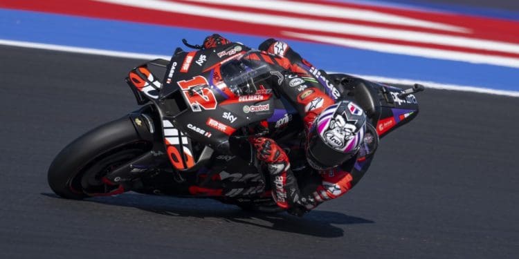 ‘O calor vai ao teu pescoço, e depois de 5/6 voltas começas a não respirar’ – Maverick Viñales
