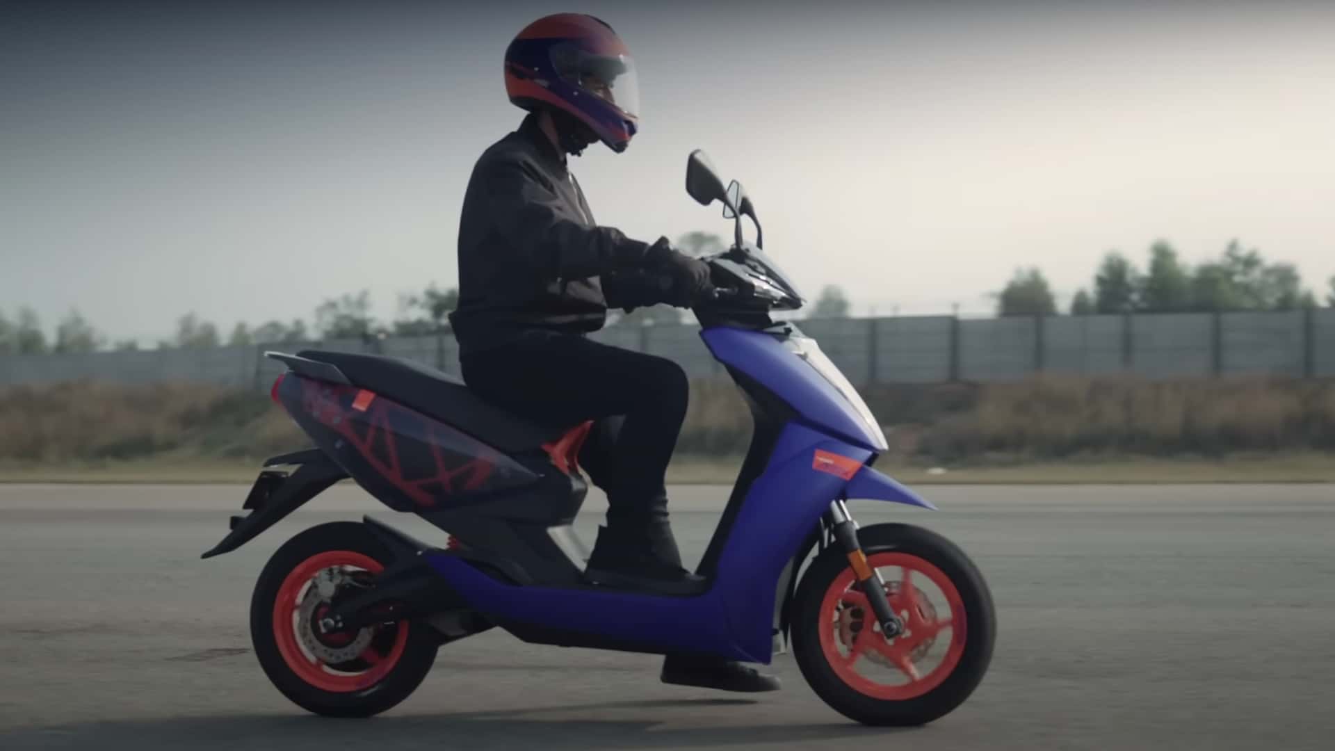 A nova scooter eléctrica 450 Apex da Ather Energy apresenta um grande desempenho