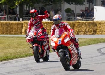 Davide Tardozzi rendido a Pecco Bagnaia, acredita que este ‘está a superar Casey Stoner’; Italiano em segundo ‘incomoda’, confessa
