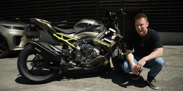 Vídeo: Como nasceu a BMW S1000R SV, uma moto única