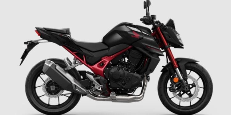 Honda CB750: Perfeitamente competente em 2024 e diversão garantida