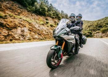 Suzuki GSX-S1000GX+ é uma versão ainda mais acessível e prática