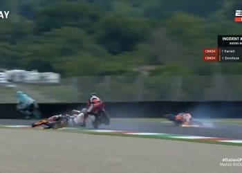 Vídeo: Bandeira vermelha no Moto3 após acidente assustador entre Filippo Farioli e Xabi Zurutuza