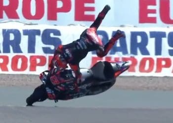 Vídeo: Maverick Viñales teve uma queda feia na Q2, que o levou ao centro médico em Sachsenring
