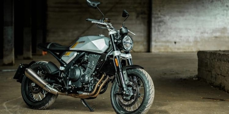 Brixton Crossfire 500: Referência na média cilindrada
