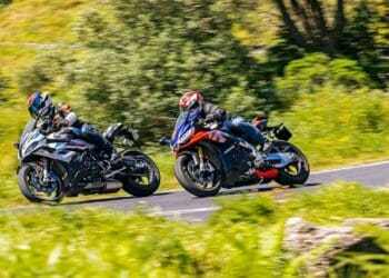Comparativo – Aprilia RSV4 Factory vs BMW S 1000 RR – topos de gama