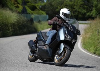 Ensaio – Yamaha XMax 300 Tech max – reforçar posição
