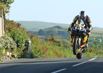 Novas atualizações dos pilotos envolvidos no acidente no TT Ilha de Man que causou bandeira vermelha