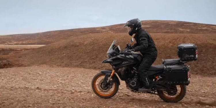 Vídeo: Voge 525DSX, a desbravar caminhos e em novas aventuras