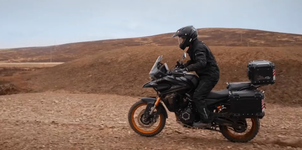 Vídeo: Voge 525DSX, a desbravar caminhos e em novas aventuras