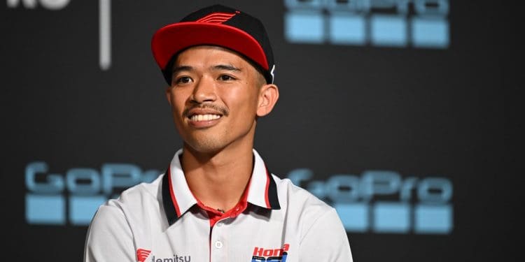 Somkiat Chantra emocionado com subida ao MotoGP: ‘Estava a chorar quando estava a ligar à minha mãe’–