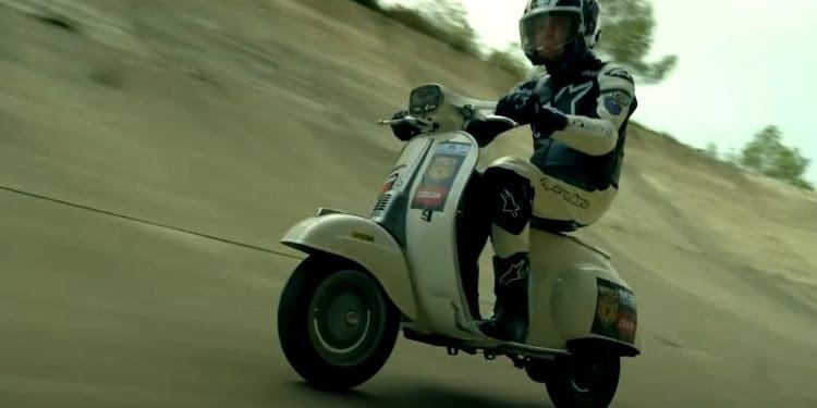 Vespa 50 Special com 45 anos bate recorde mundial do Guinness