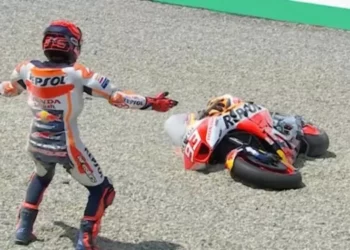 Álex Márquez recorda dificuldades de Marc: ‘Caiu mais de trinta vezes porque teve de ultrapassar limites para tentar melhorar a Honda’