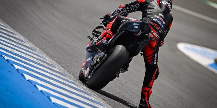 Maverick Viñales aponta o dedo à direção de corrida: ‘Mostrem bandeira vermelha, verifiquem as condições’