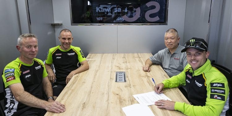 Alex Lowes mantém-se com a Kawasaki na mudança para a Bimota